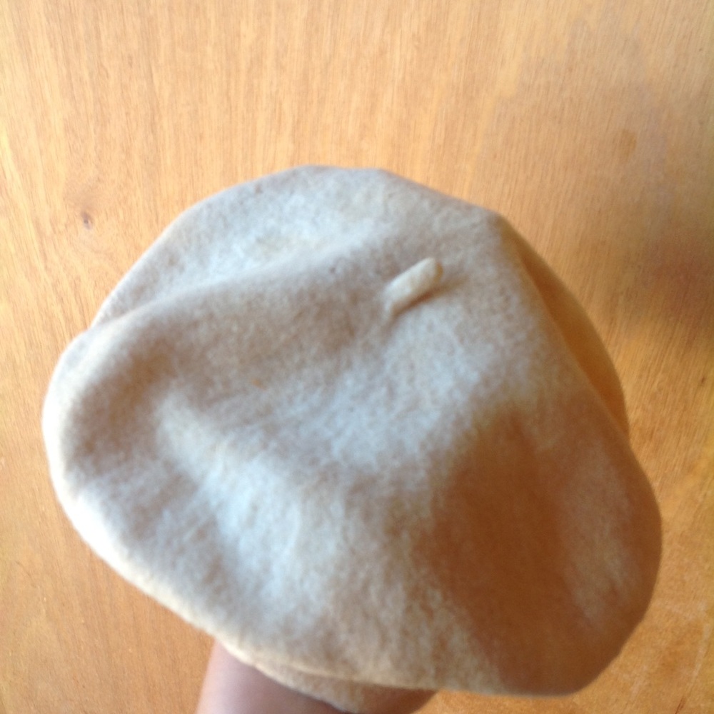 White/cream wool Beret